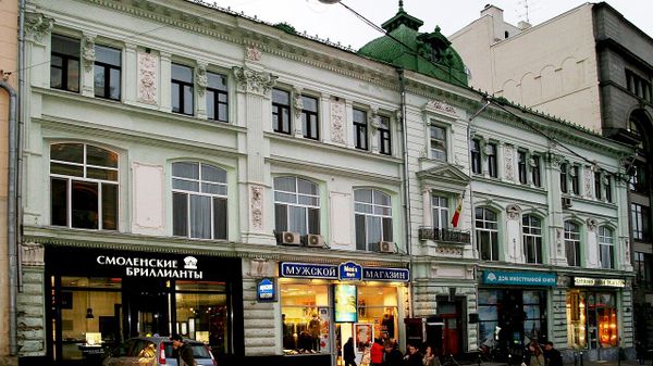 Молдова пока не будет закрывать посольство в Москве — Санду - Sputnik Молдова