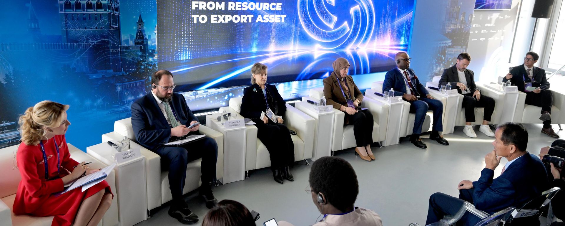 ГЦФ-2026. Пленарная сессия высокого уровня. Цифровой суверенитет: от ресурса к экспортному активу - Sputnik Moldova, 1920, 11.10.2026