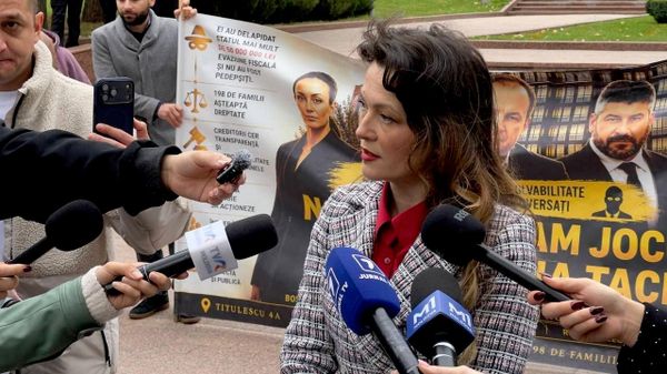 Judecătoarea Marina Rusu și-a început protestul anunțat pentru azi în fața Parlamentului - Sputnik Moldova