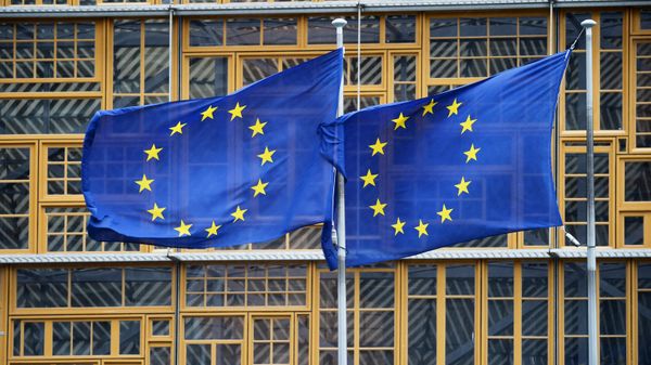 Флаги Евросоюза возле здания штаб-квартиры Европейского парламента в Брюсселе. - Sputnik Moldova