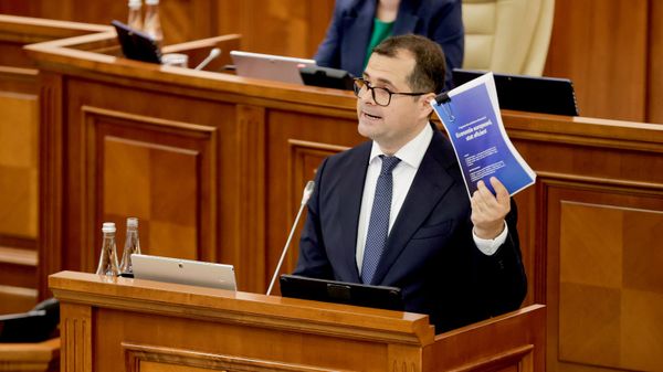 Дмитрий Тэрэбуркэ: правительство заслуживает тройку по десятибалльной системе - Sputnik Молдова