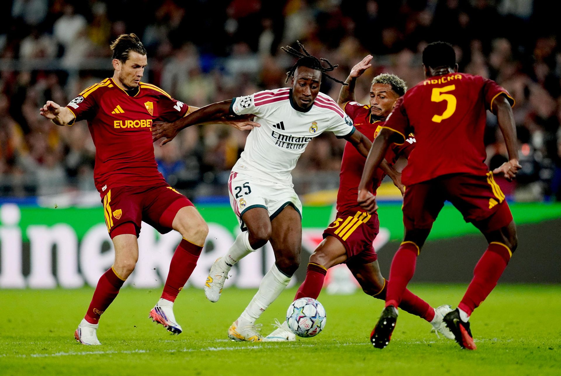 Матч Roma против Real Madrid - Sputnik Молдова, 1920, 15.10.2026