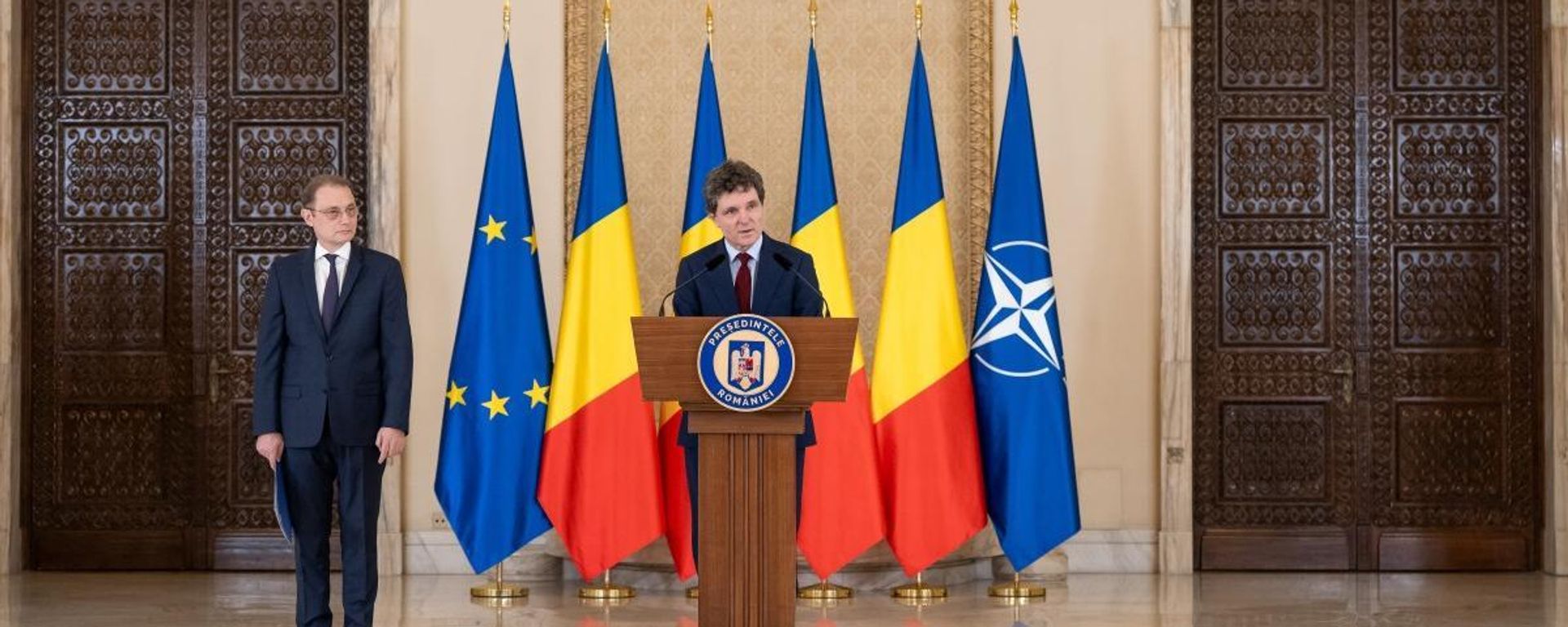 Президент Румынии Никушор Дан заявил, что существуют очень большие шансы, что правительство Луки Никулеску получит вотум доверия от парламента Президент Румынии Никушор Дан заявил, что существуют очень большие шансы, что правительство Луки Никулеску получит вотум доверия от парламента - Sputnik Молдова, 1920, 16.10.2026