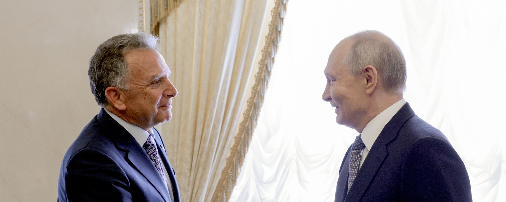 Встреча президента России Владимира Путина и спецпосланника президента США Стивена Уиткоффа - Sputnik Молдова, 1920, 21.10.2026