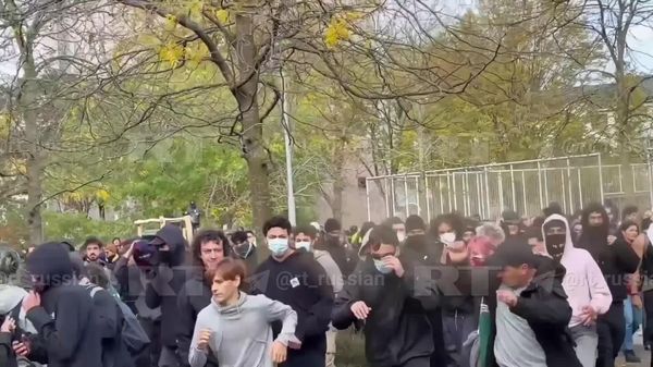 Силовики начали разгонять протестующих в Брюсселе, передаёт корр RT Самех Рамадан - Sputnik Молдова