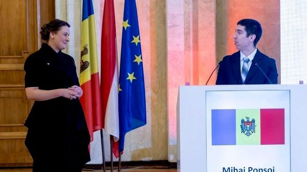На фоне встречи главы МИД Молдовы Михая Попшоя с австрийским послом Марьиной Херман произошли два схожих события - Вена и Кишинев объявили о высылке российских дипломатов - Sputnik Молдова