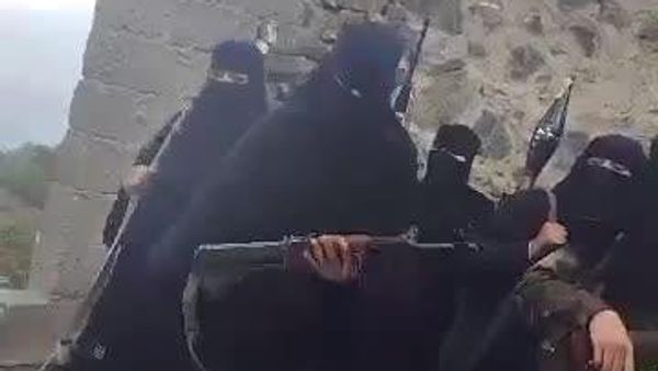 Un grup de femei înarmate din provincia Taiz, Yemen, și-a declarat disponibilitatea de a lupta împotriva rebelilor houthi, alături de forțele loiale guvernului - Sputnik Moldova