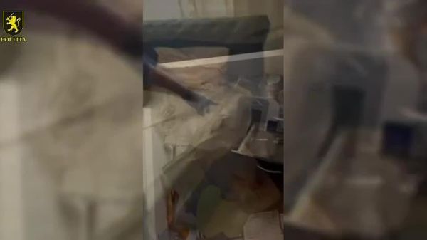 Polițiștii din Drochia, în urma unor măsuri speciale de investigație, au efectuat percheziții la domiciliile a trei persoane din oraș, cu vârste cuprinse între 46 și 55 de ani - Sputnik Moldova