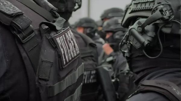 Astăzi polițiștii din BPDS „Fulger” au desfășurat un exercițiu tactic planificat, în cadrul căruia au fost simulate scenarii de intervenție în situații cu grad sporit de risc, inclusiv acțiuni de localizare și reținere a unor persoane înarmate - Sputnik Moldova
