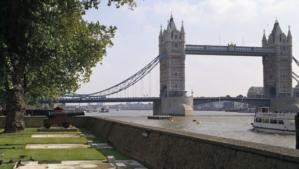 Мост Тауэр - разводной мост в центре Лондона над рекой Темзой, недалеко от Лондонского Тауэра - Sputnik Moldova