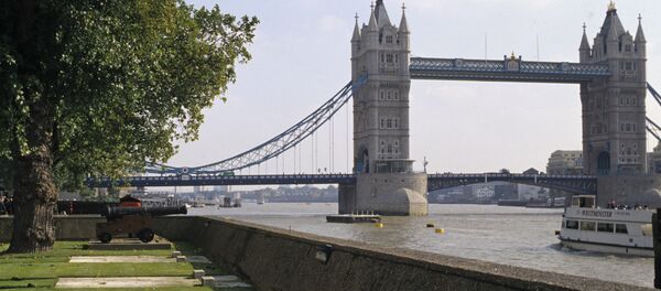 Мост Тауэр - разводной мост в центре Лондона над рекой Темзой, недалеко от Лондонского Тауэра - Sputnik Молдова