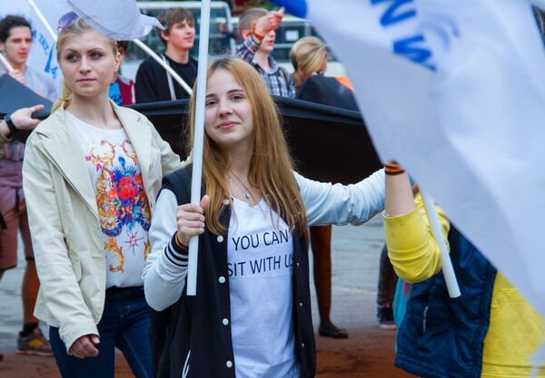 Printre participanţii la marş au fost prezenţi şi tineri. - Sputnik Moldova