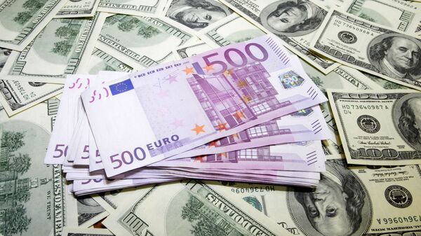 Доллары и евро - Sputnik Молдова