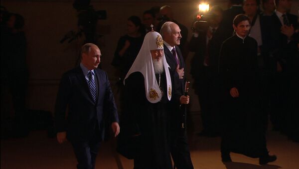 Радостное светлое событие – Путин поздравил патриарха Кирилла с 70-летием - Sputnik Молдова