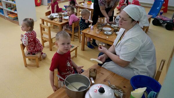 Copii la grădiniță în timpul mesei - Imagine Simbol - Sputnik Moldova