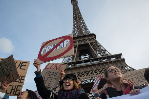Демонстрация против Трампа в Париже - Sputnik Молдова