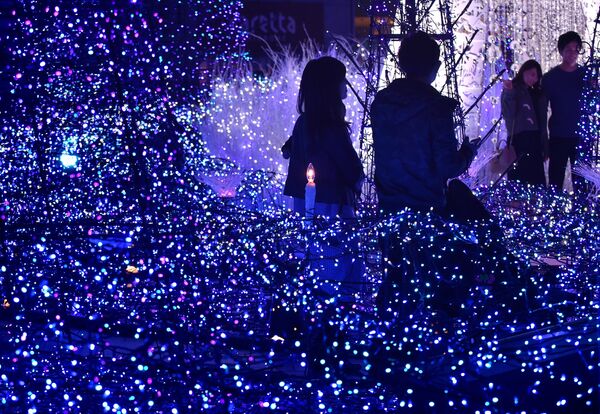 Иллюминация в Токио из 270 тысяч лампочек. - Sputnik Молдова