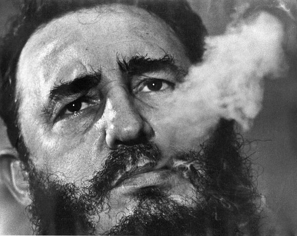 Фидель Кастро был яростным курильщиком — его образ с неизменной гаванской сигарой во рту стал классическим. Однако в конце 1986 года Фидель бросил курить из-за ухудшения состояния здоровья. - Sputnik Молдова