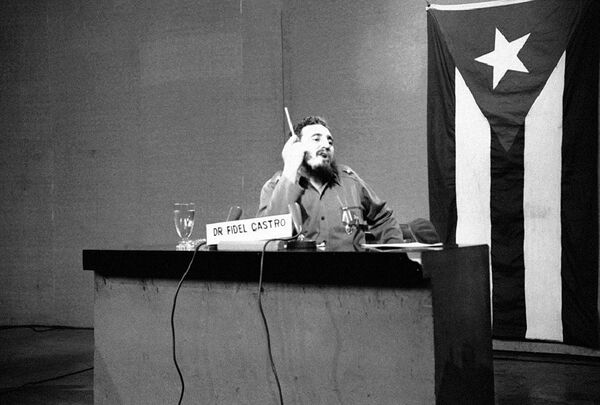 Фидель Кастро вошел в Книгу рекордов Гиннесса как самый пламенный оратор — его речь перед ООН 29 сентября 1960 года продолжалась 4 часа 29 минут. По информации Агентства Reuters, самая длинная речь Кастро была произнесена на Третьем съезде Кубинской Коммунистической Партии в 1986 году и продолжалась 7 часов 10 минут. Согласно данным АН Сuba-vision, эта речь продолжалась 27 часов. А однажды Кастро прочитал американским конгрессменам трехчасовую лекцию о проблеме выращивания особо удойных коров. - Sputnik Молдова