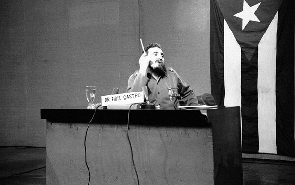 Фидель Кастро вошел в Книгу рекордов Гиннесса как самый пламенный оратор — его речь перед ООН 29 сентября 1960 года продолжалась 4 часа 29 минут. По информации Агентства Reuters, самая длинная речь Кастро была произнесена на Третьем съезде Кубинской Коммунистической Партии в 1986 году и продолжалась 7 часов 10 минут. Согласно данным АН Сuba-vision, эта речь продолжалась 27 часов. А однажды Кастро прочитал американским конгрессменам трехчасовую лекцию о проблеме выращивания особо удойных коров. - Sputnik Молдова