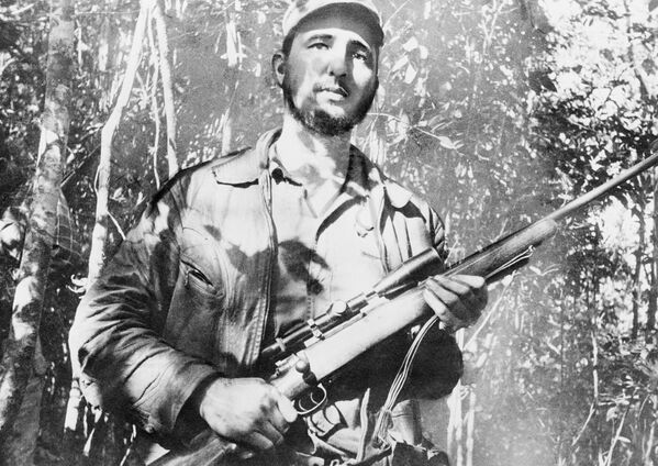 За годы пребывания у власти Фиделя Кастро на него было предпринято более 600 попыток покушений, в числе которых были яд в сигарах и бомба в бейсбольном мяче. - Sputnik Молдова