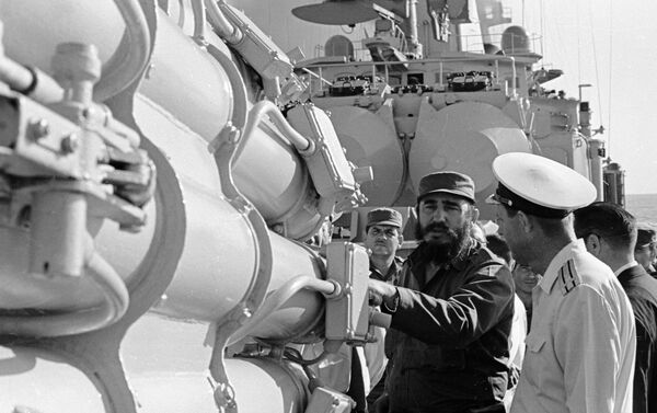 Кастро на советском боевом корабле - Sputnik Молдова