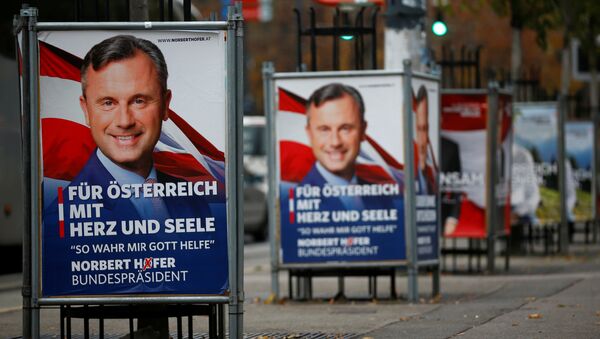 Presidential election campaign posters of far right Freedom Party (FPOe) presidential candidate Norbert Hofer are pictured in Vienna, Austria, November 8, 2016 - Sputnik Moldova-România