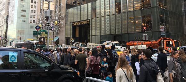 Trump Tower, GOP presidential nominee Donald Trump's unofficial headquarters, has been barricaded with the New York City Department of Sanitation trucks with sand in order to minimize damage from potential terrorist attacks, TMZ online outlet reported - Sputnik Moldova-România