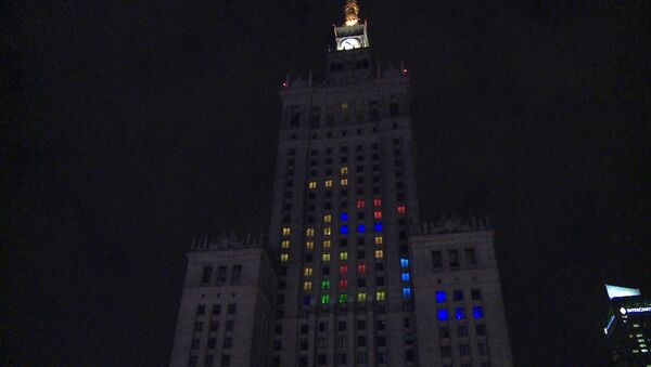 Поляки сыграли в Тетрис на фасаде знаменитой сталинской высотки в Варшаве - Sputnik Молдова