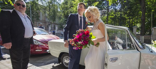 Дорин Киртоакэ и Анишоара Логин - Sputnik Moldova