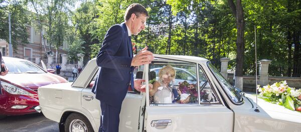 Дорин Киртоакэ и Анишоара Логин - Sputnik Moldova