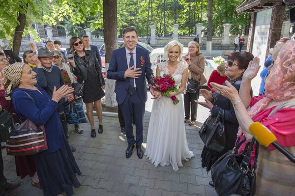 Дорин Киртоакэ и Анишоара Логин - Sputnik Молдова