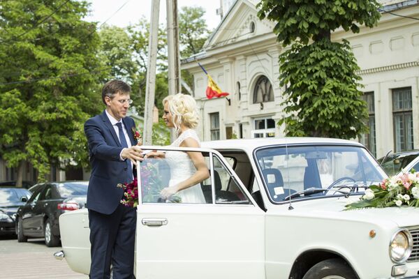Дорин Киртоакэ и Анишоара Логин: свадьба, за которой следил весь Кишинев - Sputnik Молдова