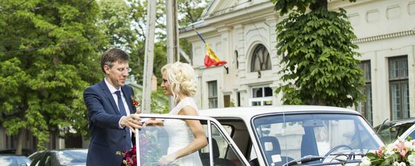 Дорин Киртоакэ и Анишоара Логин - Sputnik Молдова