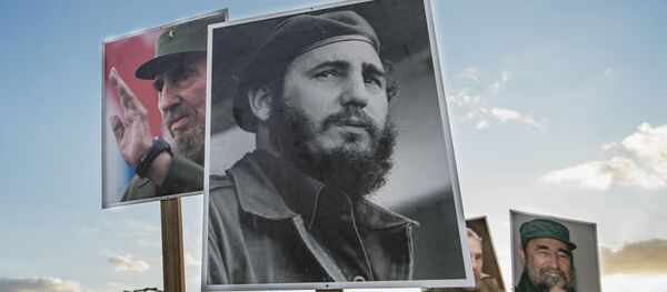 People gather before the start of the last ceremony to pay homage to the late Cuban leader Fidel Castro in Santiago, Cuba on December 3, 2016. - Sputnik Молдова