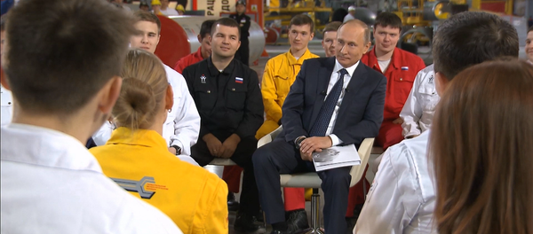 Путин ответил на вопросы о мечте, увлечениях и о том, кто такой Путин Путин ответил на вопросы о мечте, увлечениях и о том, кто такой Путин - Sputnik Молдова