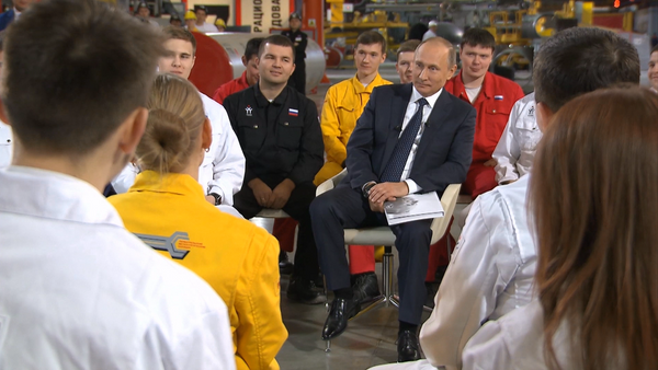 Путин ответил на вопросы о мечте, увлечениях и о том, кто такой Путин - Sputnik Молдова