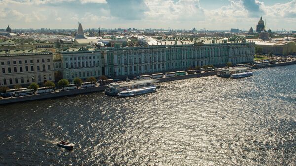 Vista al río Neva y el Museo - Sputnik Молдова