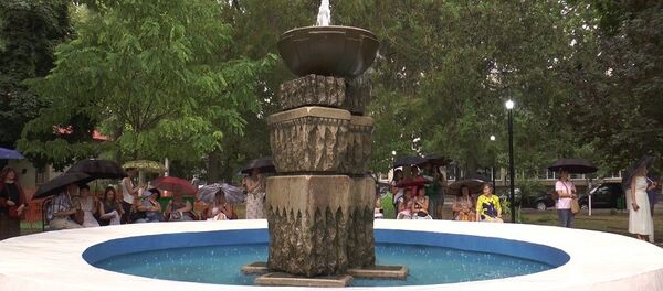 Фонтан в сквере Европы в Оргееве Фонтан в сквере Европы в Оргееве - Sputnik Moldova