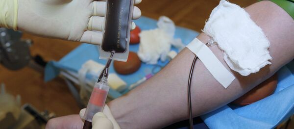 Забор крови для исследования на наличе инфекций - Sputnik Молдова