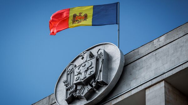 Флаг Молдовы на здании правительства РМ - Sputnik Молдова