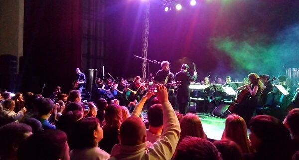 Трибьют-шоу Симфонические огурцы на сцене Дворца Жастар в Астане - Sputnik Молдова