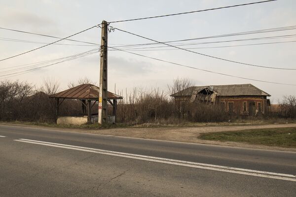 Люди покидают свои дома и уезжают из Румынии на заработки в другие страны Евросоюза. - Sputnik Молдова