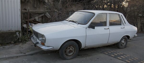 Legendara Dacia 1300 la periferia Bucureștiului - Sputnik Moldova-România