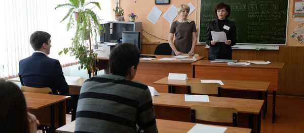 Преподаватели проводят инструктаж в классе перед началом единого государственного экзамена - Sputnik Молдова