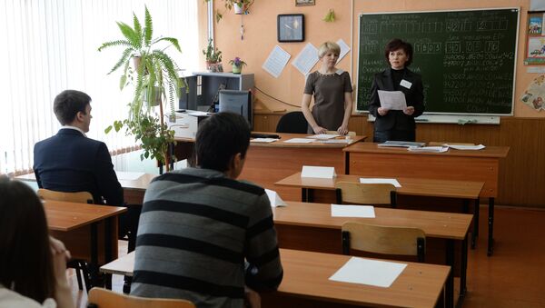 Преподаватели проводят инструктаж в классе перед началом единого государственного экзамена - Sputnik Moldova-România