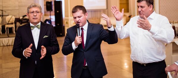 Mihai Ghimpu cu Valeriu Munteanu și Iurie Chirinciuc la o petrecere Mihai Ghimpu cu Valeriu Munteanu și Iurie Chirinciuc la o petrecere - Sputnik Moldova