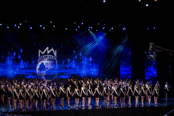 Конкурсанты на сцене во время Гран Финал Мисс Мира 2016 года - Sputnik Молдова