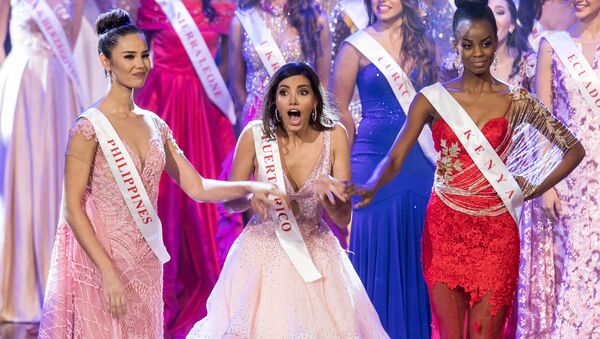 Мисс Пуэрто-Рико Stephanie Del Valle (в центре) реагирует после победы в Большом финале Мисс Мира 2016 - Sputnik Moldova-România