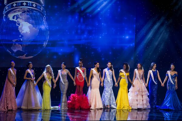 Конкурсанты на сцене во время Гран Финал Мисс Мира 2016 года - Sputnik Молдова